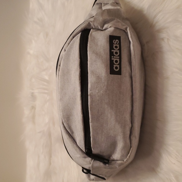 Adidas Fanny Pack In Gray Zippered Adjustable Belt Bag Polyester Unisex - Picture 2 of 5